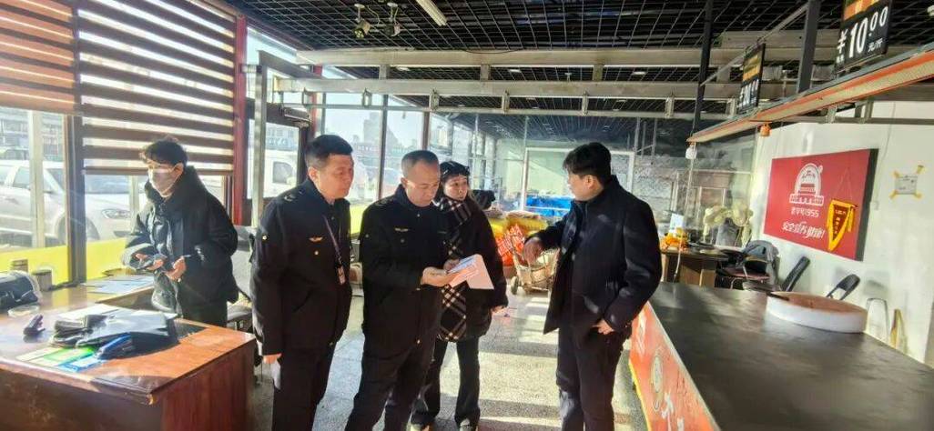 会后,市市场监督管理局与市农业农村局组成联合检查组,直奔农产品批发